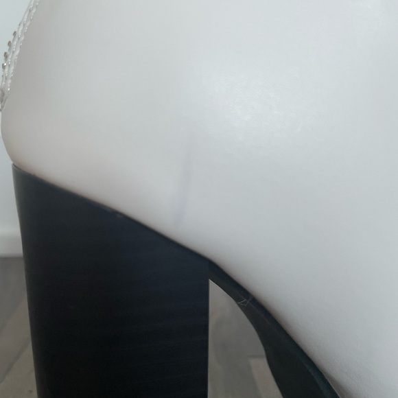 White platform boots - Picture 8 of 8